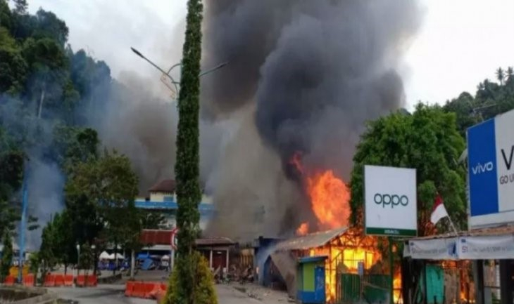 Krisis Kepercayaan di Papua: Hari Ini Dibangun, Besok Dibakar
