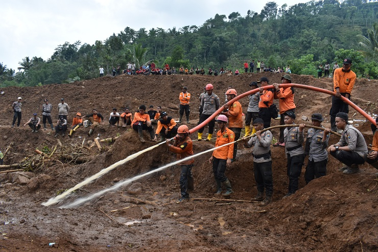 Tim SAR Longsor Ponorogo Fokus Buka Akses Jalan