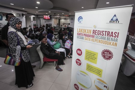 Pemerintah Mulai Blokir Kartu Seluler yang Tak Registrasi Ulang 