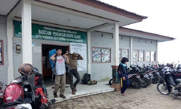 1.200 Pendaki Gunung Slamet Gelar Upacara Kemerdekaan RI