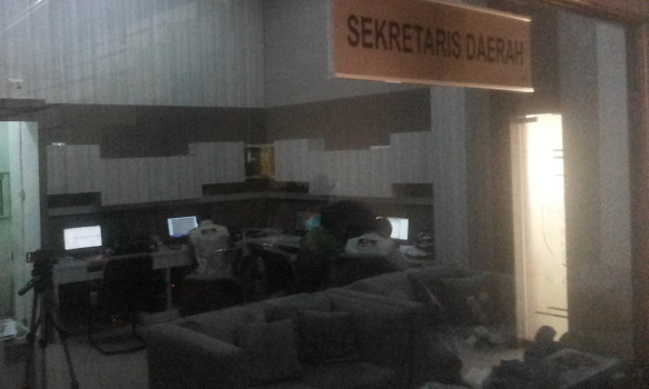 Sejumlah Petugas KPK Geledah Ruang Kerja Sekda Jombang