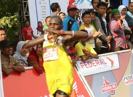 Pelari Kenya, David Mutai Bikin Hat Trick di International Banyuwangi Run