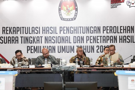 Dugaan Kecurangan, KPU Jatim Tunda Rekapitulasi Suara