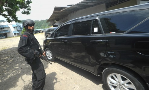 Dalami Suap Irman Gusman, Penyidik KPK Sempat Lompat Pagar