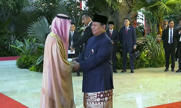 Tiba di Gedung MPR/DPR, Prabowo Langsung Salami Tamu Negara