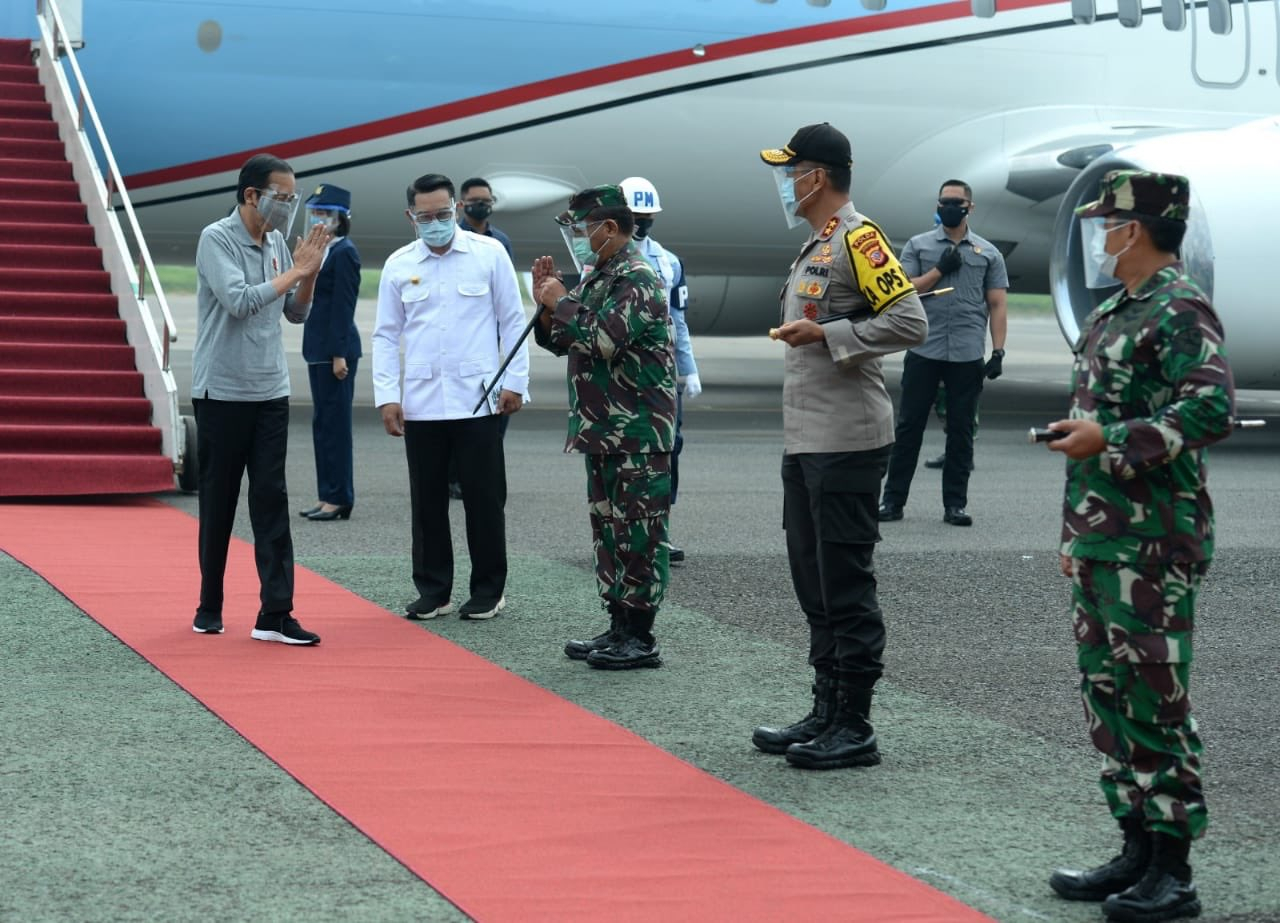 Pantau Uji Klinis Calon Vaksin Covid-19, Jokowi Ingatkan Protokol Kesehatan