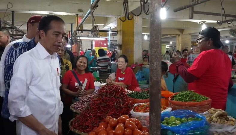 Tinjau Pasar di Sumut, Jokowi: Harga Mulai Turun