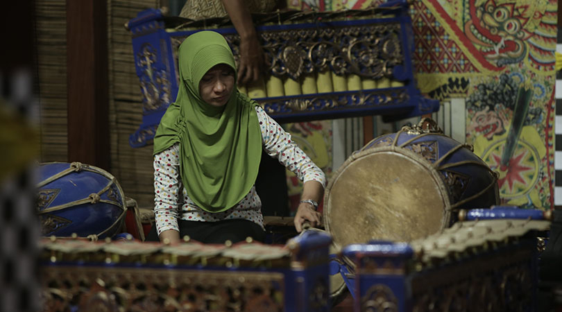 Tiap Rabu malam berlatih bersama para seniman 
