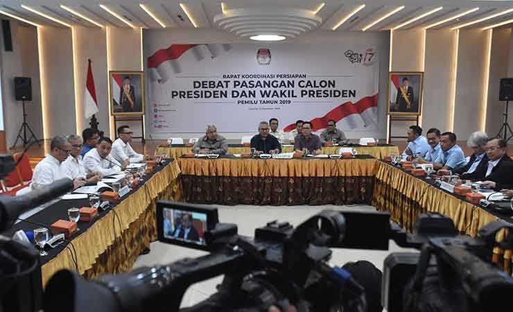 Menonton Debat Capres