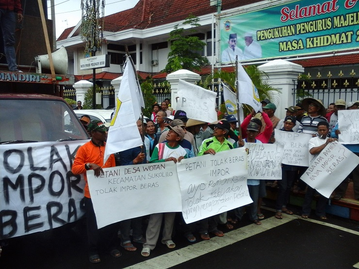 Ratusan Petani Pati Demo Tolak Impor Beras