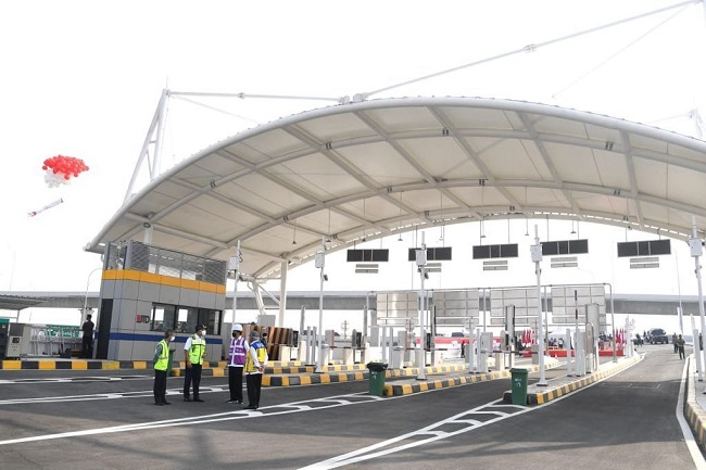 Jokowi: Jalan Tol Percepat Distribusi Logistik 
