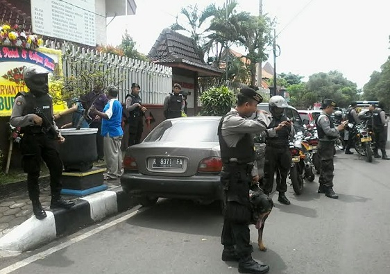 Polres Pati Kerahkan Anjing Pelacak Jaga Misa Natal