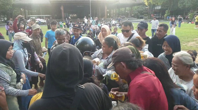 Alasan Pembagian Sembako hingga Sayuran dalam Aksi May Day di Solo 