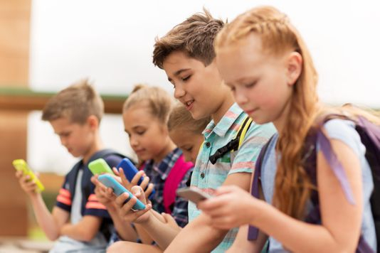 Penggunaan Gadget Kurang dari 2 Jam Sehari Tingkatkan Kemampuan Kognisi Anak