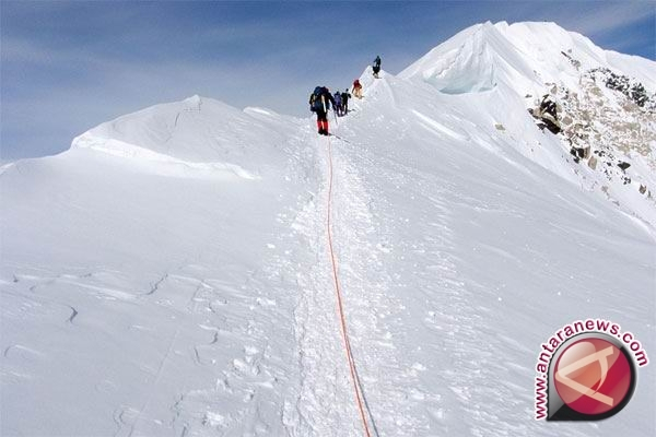 Nepal Buka Pendakian Everest Tahun Depan 
