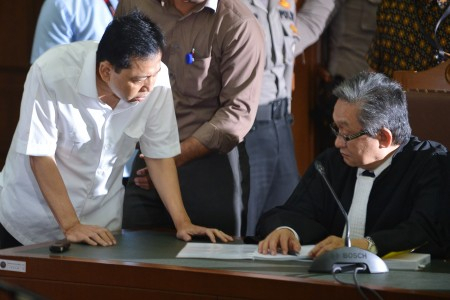 Mengaku Sakit, Hakim Skors Sidang Perdana Setnov