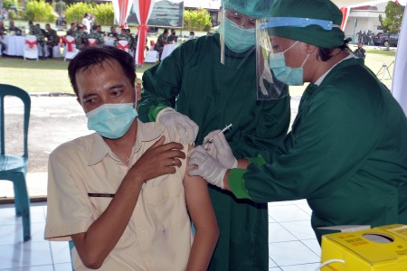 Jadi Penerima Pertama, Jokowi Ingin Buktikan Vaksin Covid-19 Aman