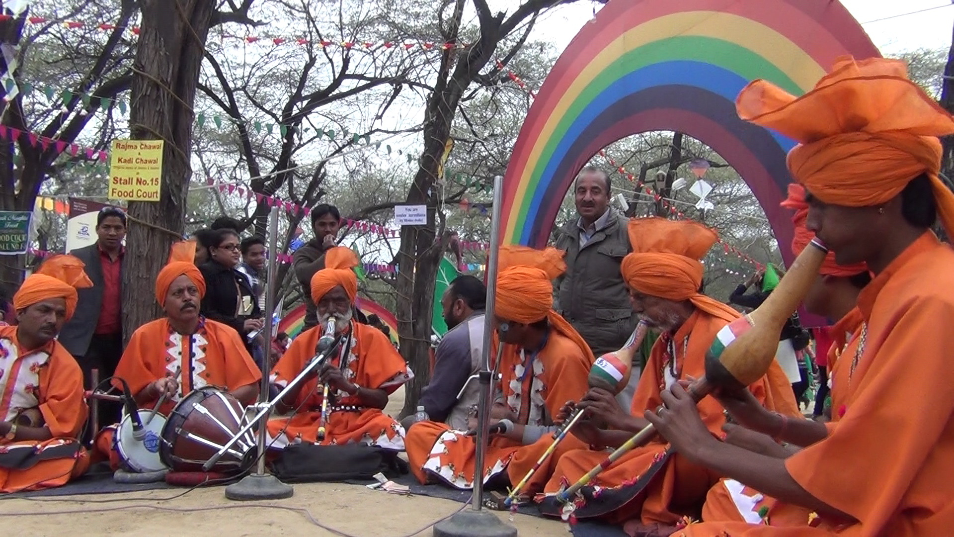 Di India, Pawang Ular Tampil Tanpa Ular 