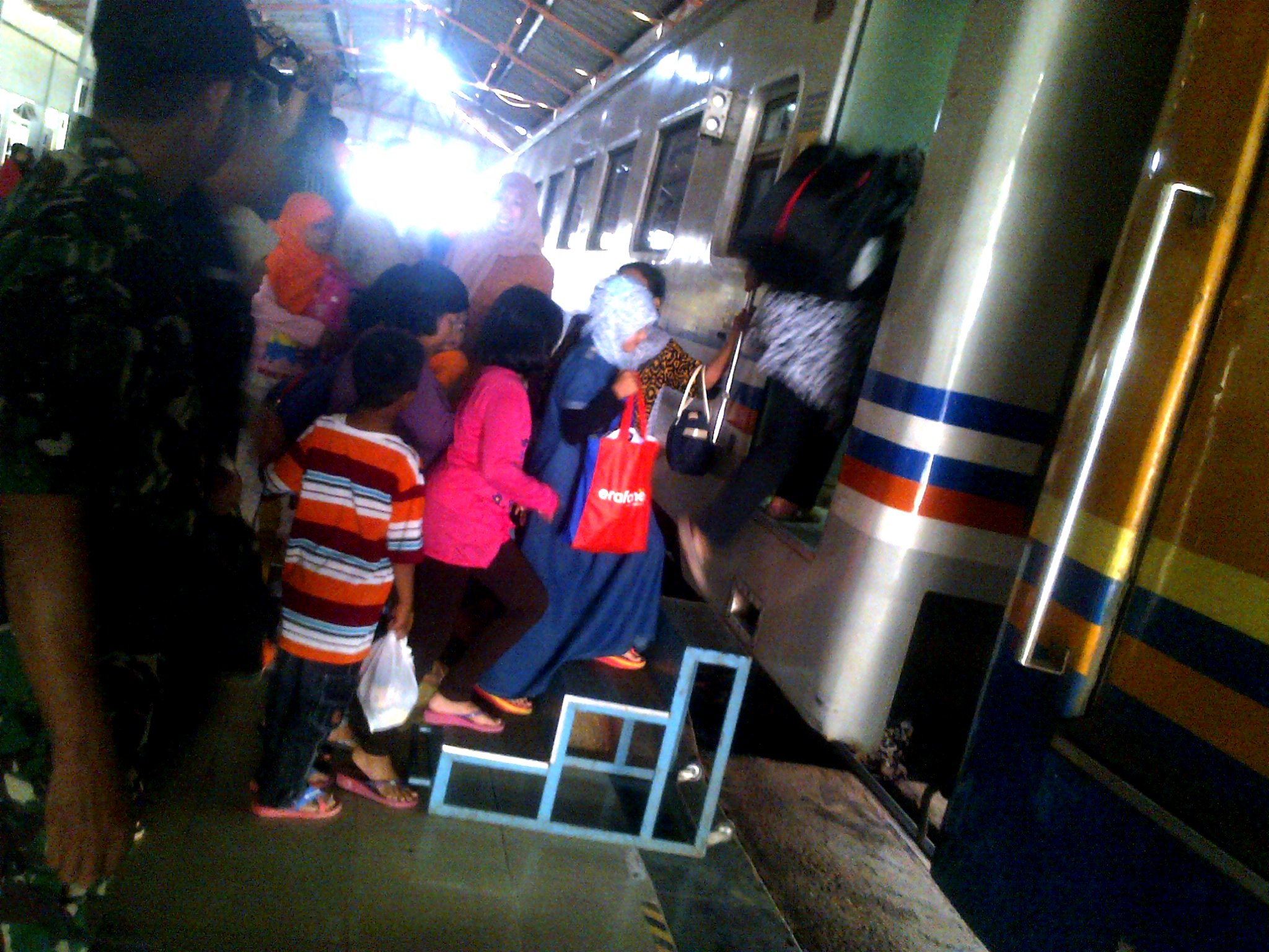 Puncak Arus Balik, Dua Ribuan Penumpang Padati Stasiun Jombang