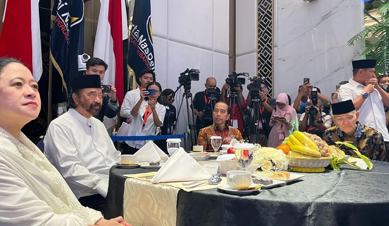 Surya Paloh Pertemukan Jokowi dan Puan, Bahas Hubungan dengan Mega?