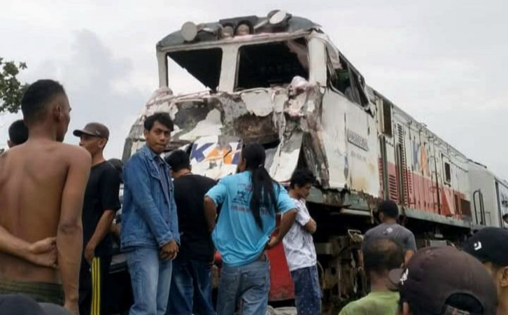 KA Kertanegara Tabrak Truk di Kediri, Lokomotif Hancur