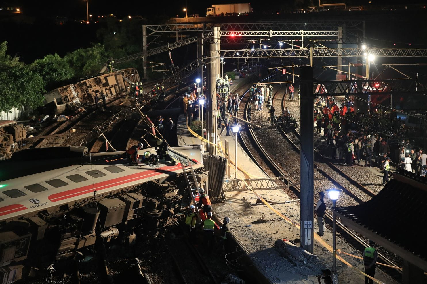 Kereta di Taiwan Tergelincir, Belasan Orang Meninggal dan Ratusan Lain Luka