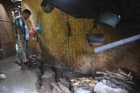 Tanah Retak Hantui Seratusan Warga Cibeunying