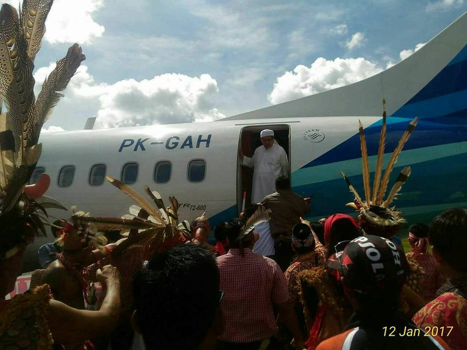 Ditolak Etnis Dayak, Waksekjen MUI Batal Mendarat di Sintang