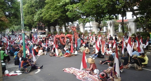 Tolak Semen, Warga Kendeng Pati Minta Revisi Aturan Tata Ruang
