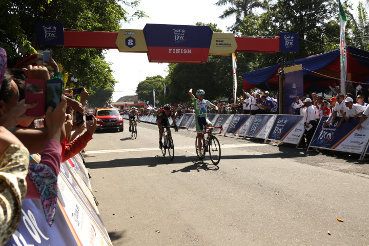 Pembalap Spanyol Rebut Etape Kedua Tour de Banyuwangi Ijen