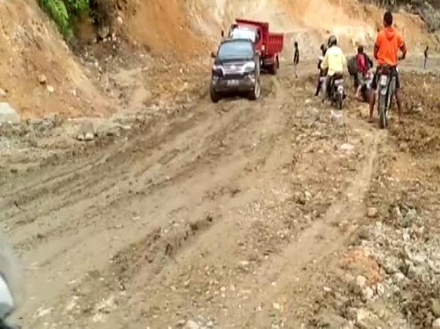 Jalur Trans Poso Rusak Berat dan Rawan Longsor