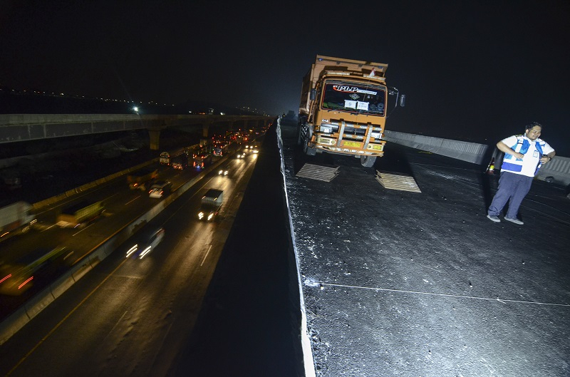 Kemenhub Uji Beban Tol Jakarta-Cikampek Elevated II