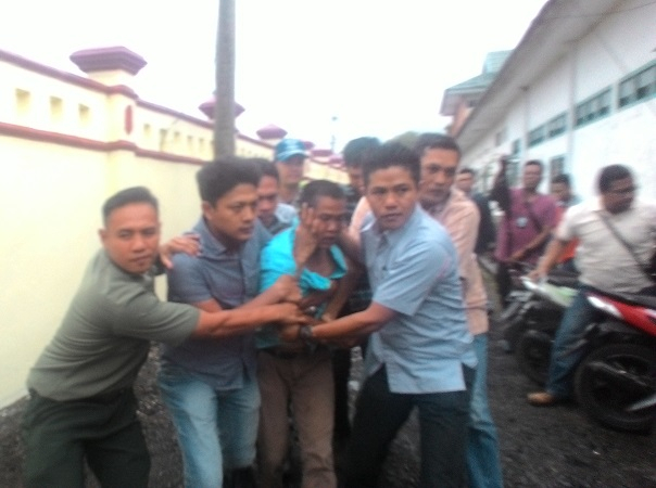 Tak Terima Vonis Hakim, Orang Tua YY Sempat Mengamuk