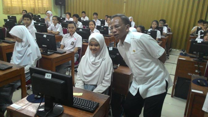 UPS dan Petugas PLN Siaga di Hari Pertama UN CBT di Bogor