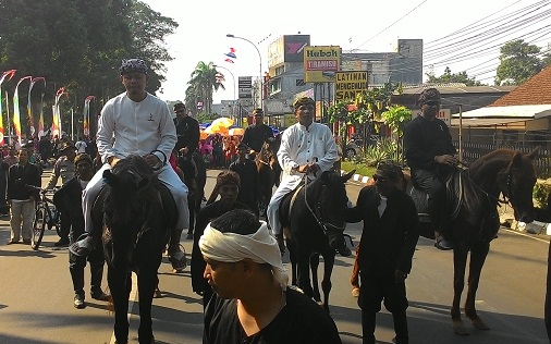 Ribuan Warga Bogor Sambut Helaran Hari Jadi Bogor ke 533