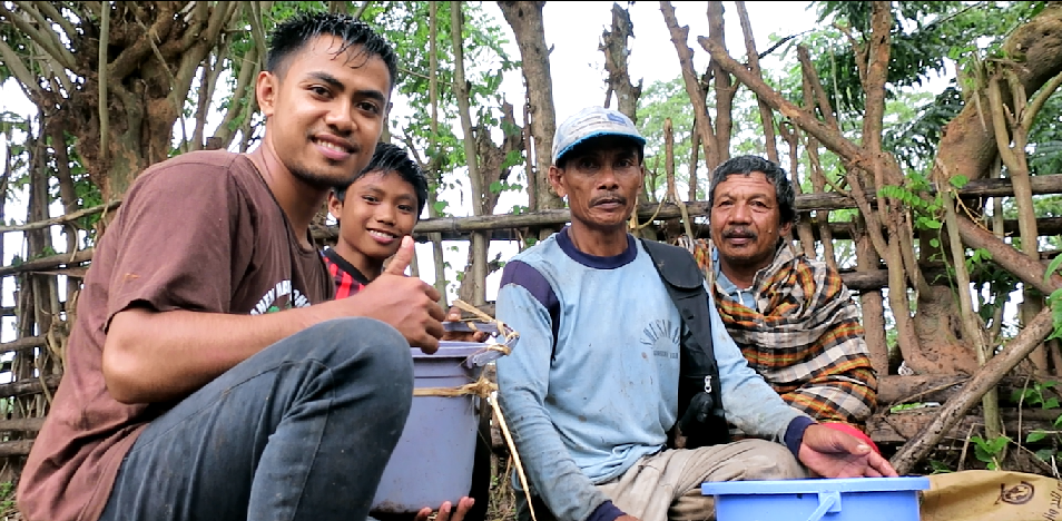 Setiap tahunnya juga, Walid memberikan bonus kepada para petani tapi itu bergantung seberapa banyak 