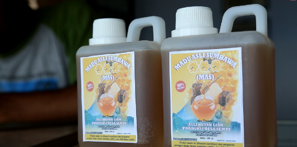 Merek madu itu Madu Asli Sumbawa (MAS). 