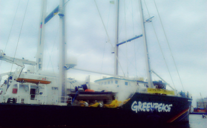 Melongok Rainbow Warrior