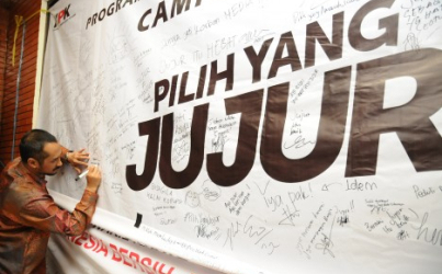 Banner Raksasa