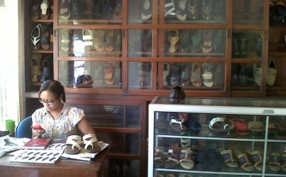 Harga Kulit Naik, Pengrajin Sepatu Lokal Resah