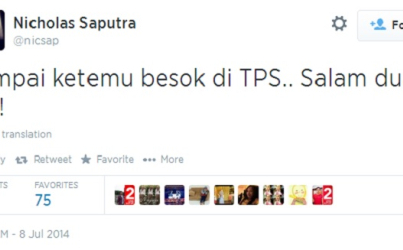 Nicholas Saputra Ajak Salam Dua Jari