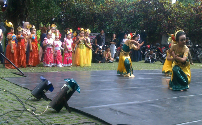 Ratusan Penari di Bandung Ikuti Peringatan Hari Tari Dunia
