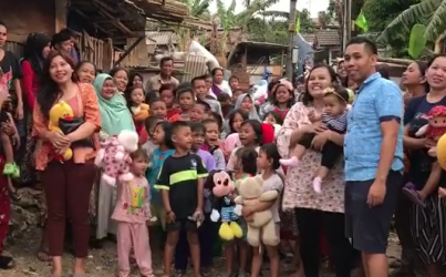 Sedekah Mainan, Cara Risna Rosman Bagikan Kebahagiaan