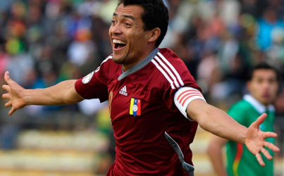 Pemain Ini Tiru Aksi Suarez