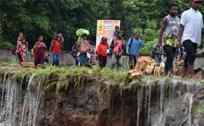 Polisi Menyisir Kampung, Warga Yapen Papua Mengungsi