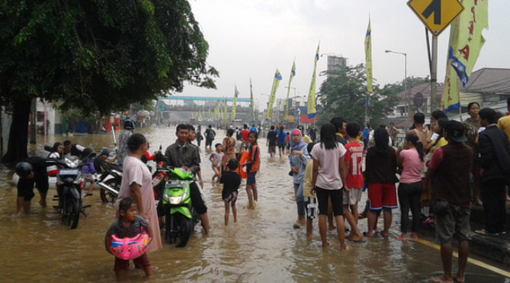 Jokowi : Penanganan Banjir Jakarta Terkendala Anggaran Jokowi : Penanganan Banjir Jakarta Terkendala Anggaran