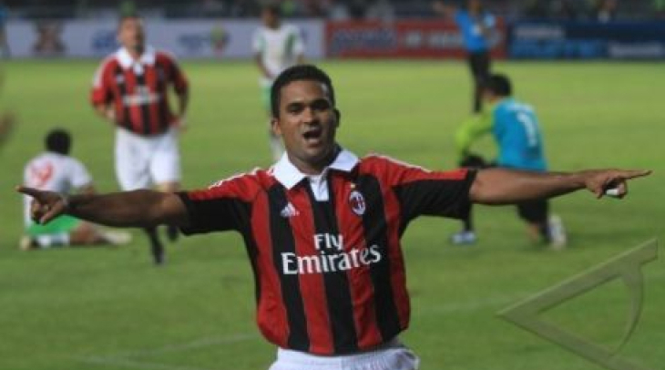 Indonesia All Star Legend Dikalahkan AC Milan Glorie 4 Indonesia All Star Legend Dikalahkan AC Milan Glorie 4