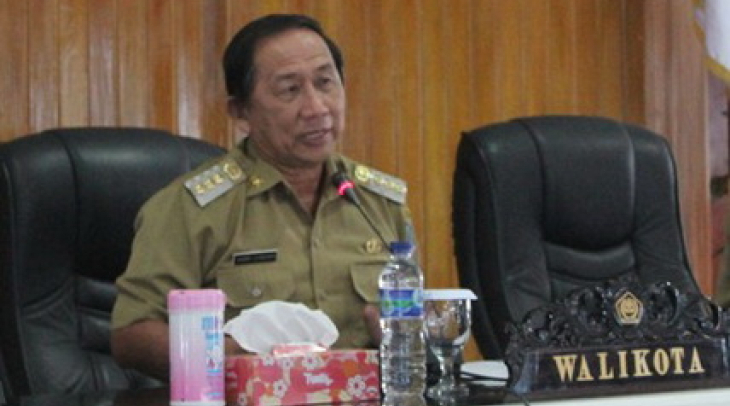 Wali Kota Bitung Peringati PNS yang Berkeliaran Saat Jam Kantor Wali Kota Bitung Peringati PNS yang Berkeliaran Saat Jam Kantor