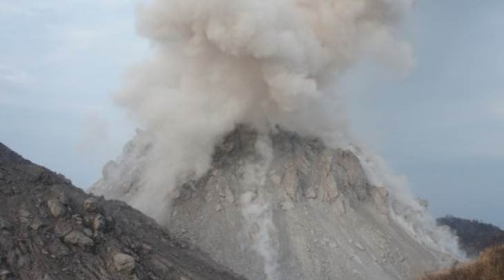 BPBD NTB Tetap Paksa Warga di Sekitar Gunung Rokatenda Pindah BPBD NTB Tetap Paksa Warga di Sekitar Gunung Rokatenda Pindah