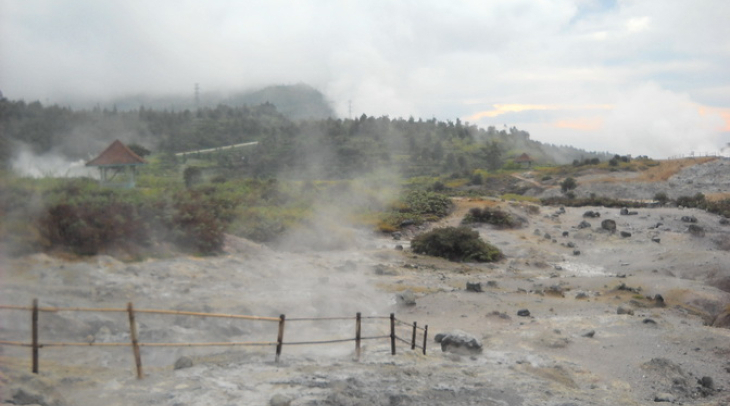Sebaran Gas Beracun Gunung Dieng Melebihi Ambang Batas Sebaran Gas Beracun Gunung Dieng Melebihi Ambang Batas